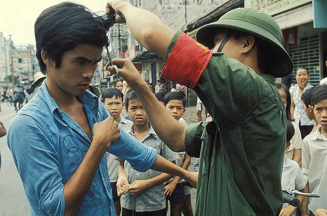 soldier-cutting-hair